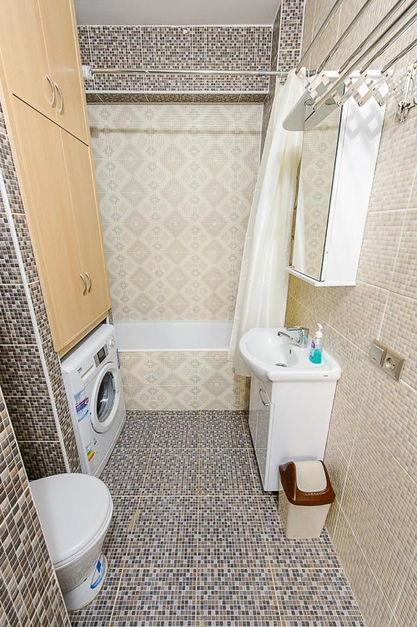 Apartment Оn Makatayeva 5 B Almaty Exterior photo