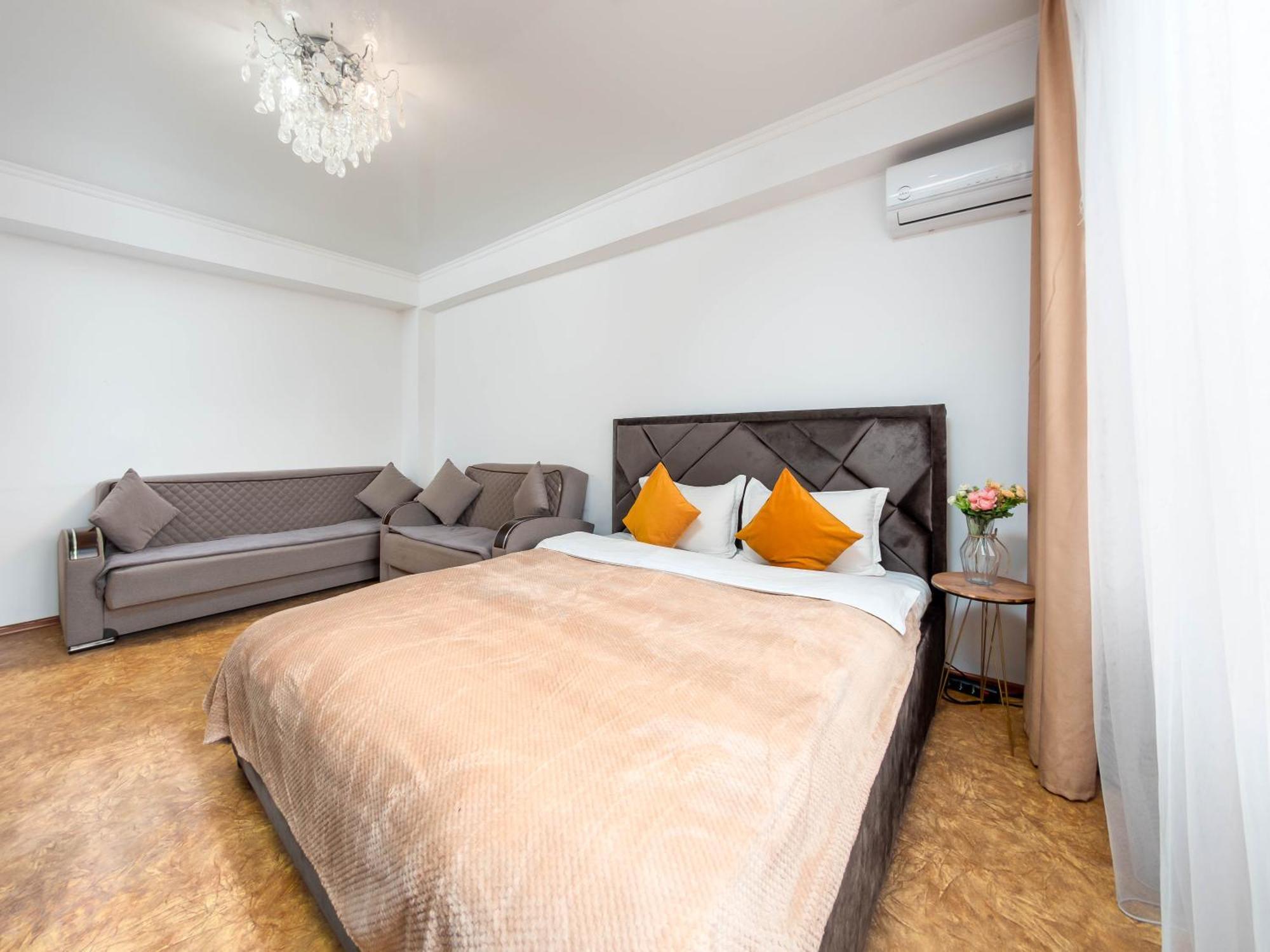 Apartment Оn Makatayeva 5 B Almaty Exterior photo